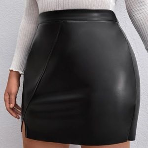 NWOT Plus Split Hem FAUX Leather Skirt